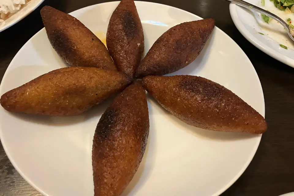 İçli köfte arranged in a star shape on a plate