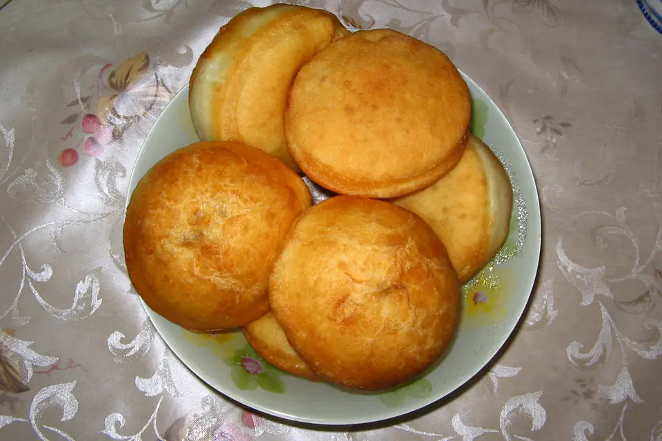 Puffy fried pişi on a plate